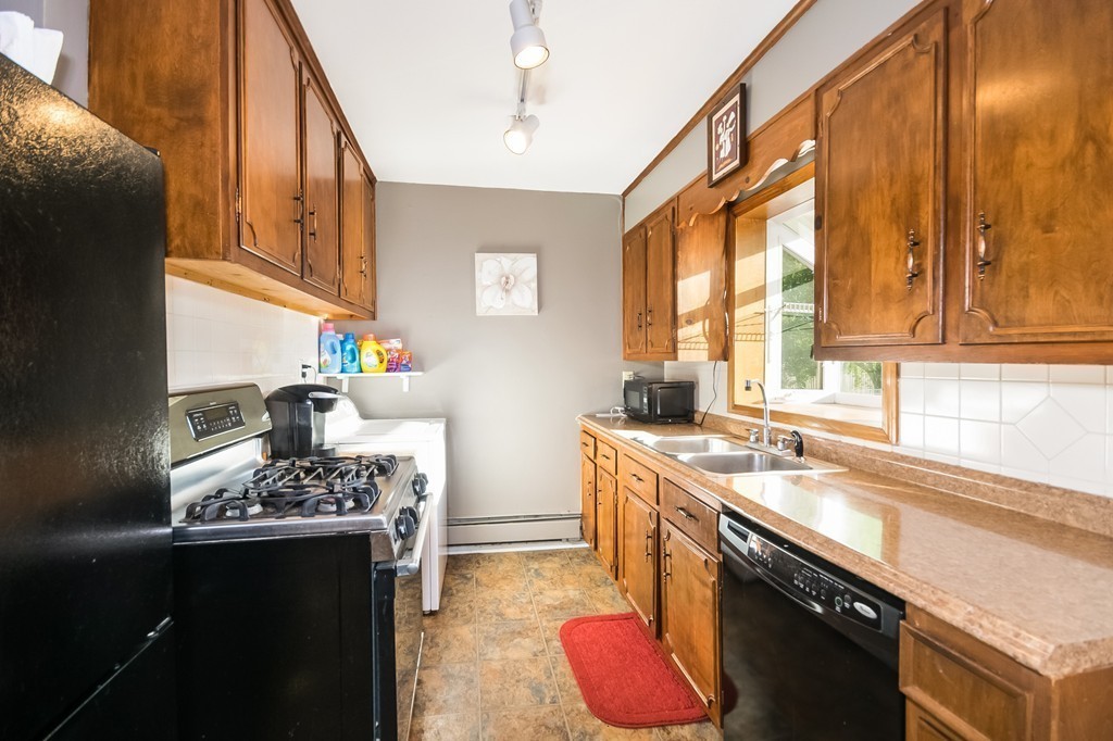 56 Old Farm Road Springfield, MA 01119 - Photo 7 of 19