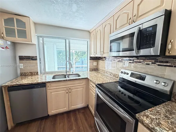 $1,600 | 9201 Lime Bay Boulevard, Unit 305, Tamarac, FL 33321
