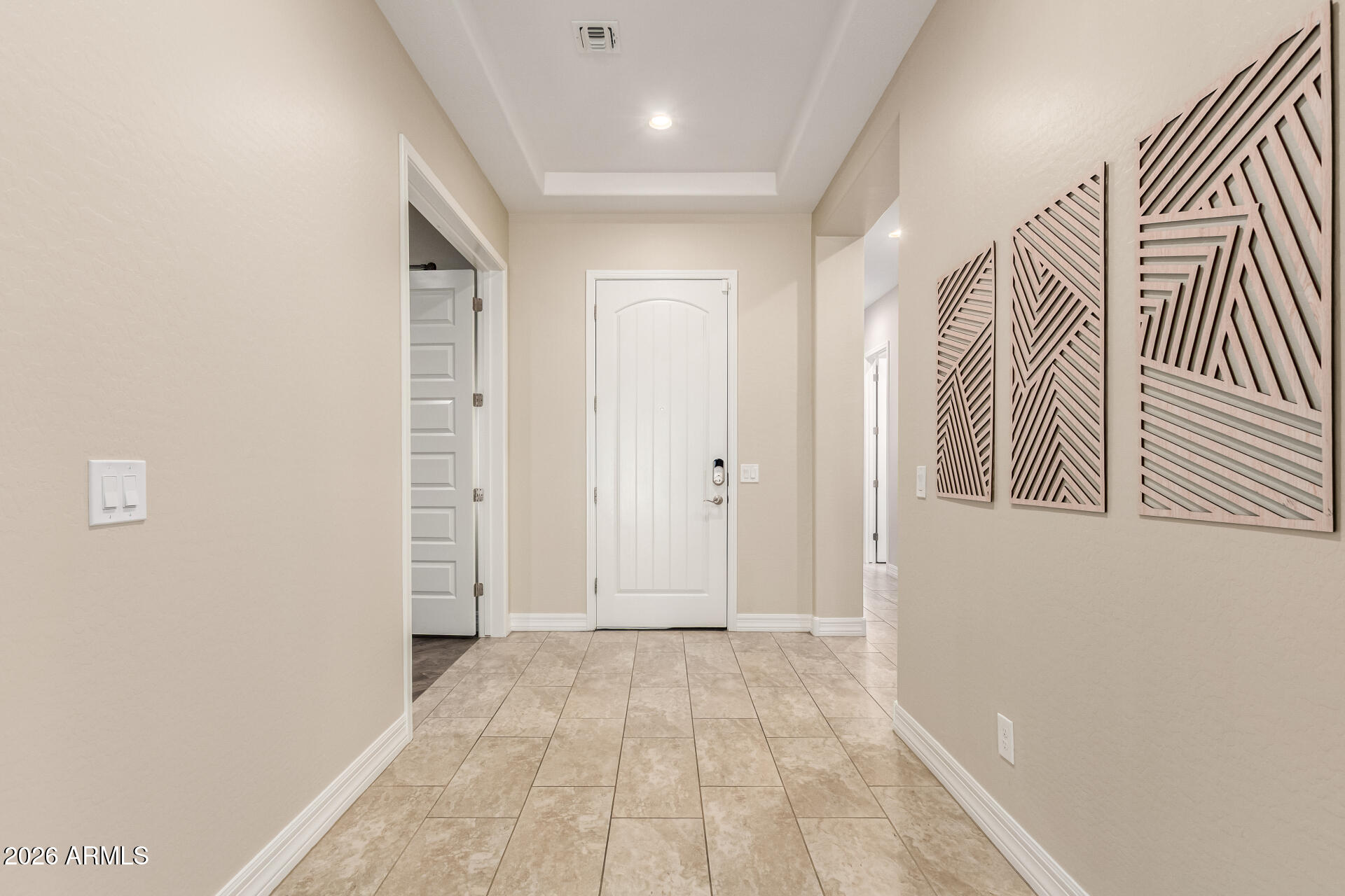 3888 East Chestnut Lane Gilbert, AZ 85298 - Photo 5 of 63 Foyer