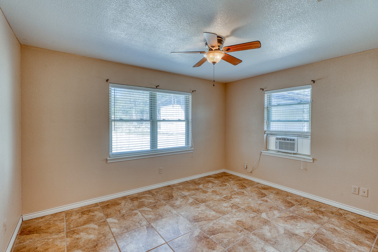 1129 Lonesome Loop Blanco, TX 78606 - Photo 13 of 40 2nd bedroom