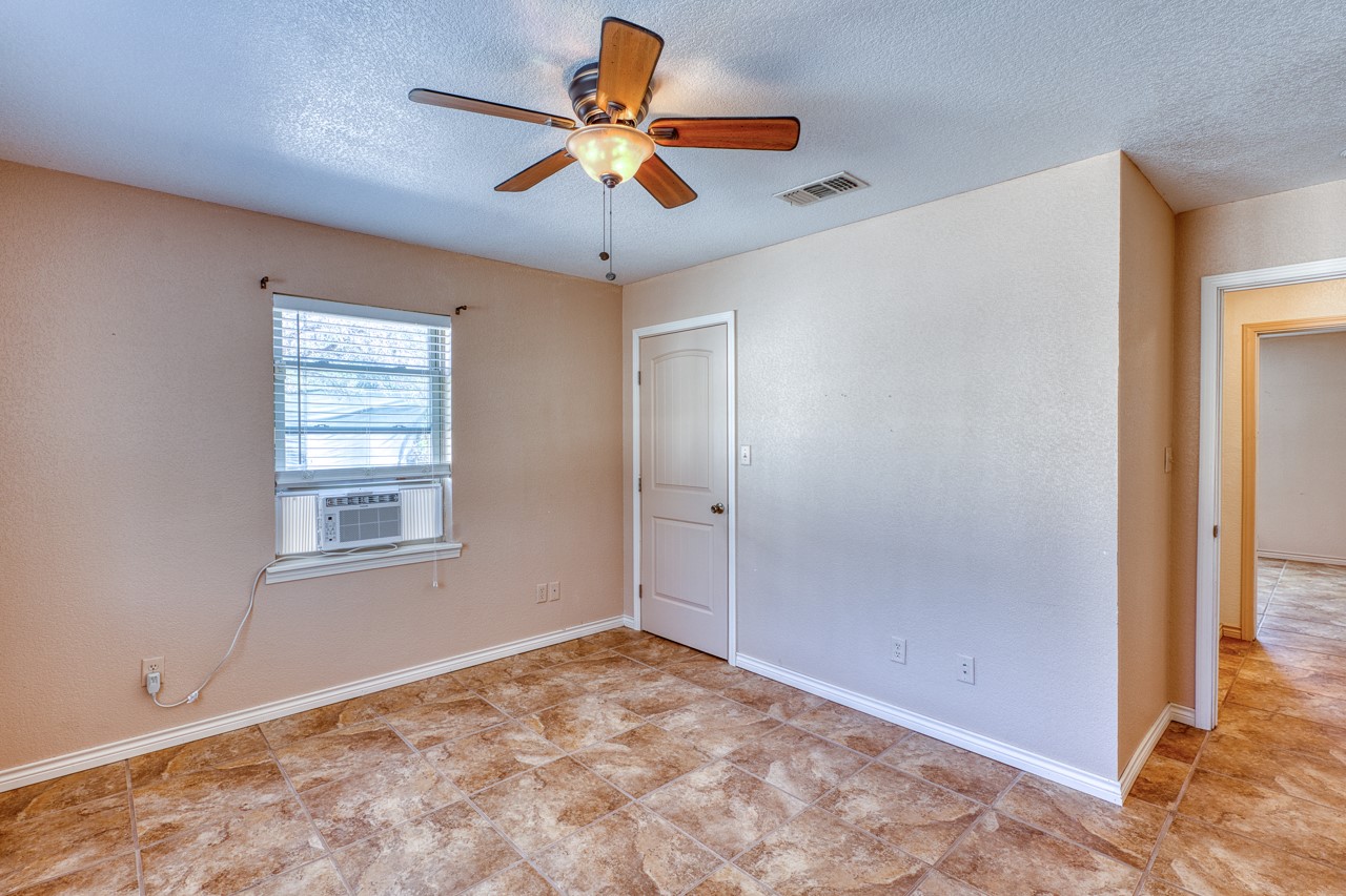 1129 Lonesome Loop Blanco, TX 78606 - Photo 14 of 40