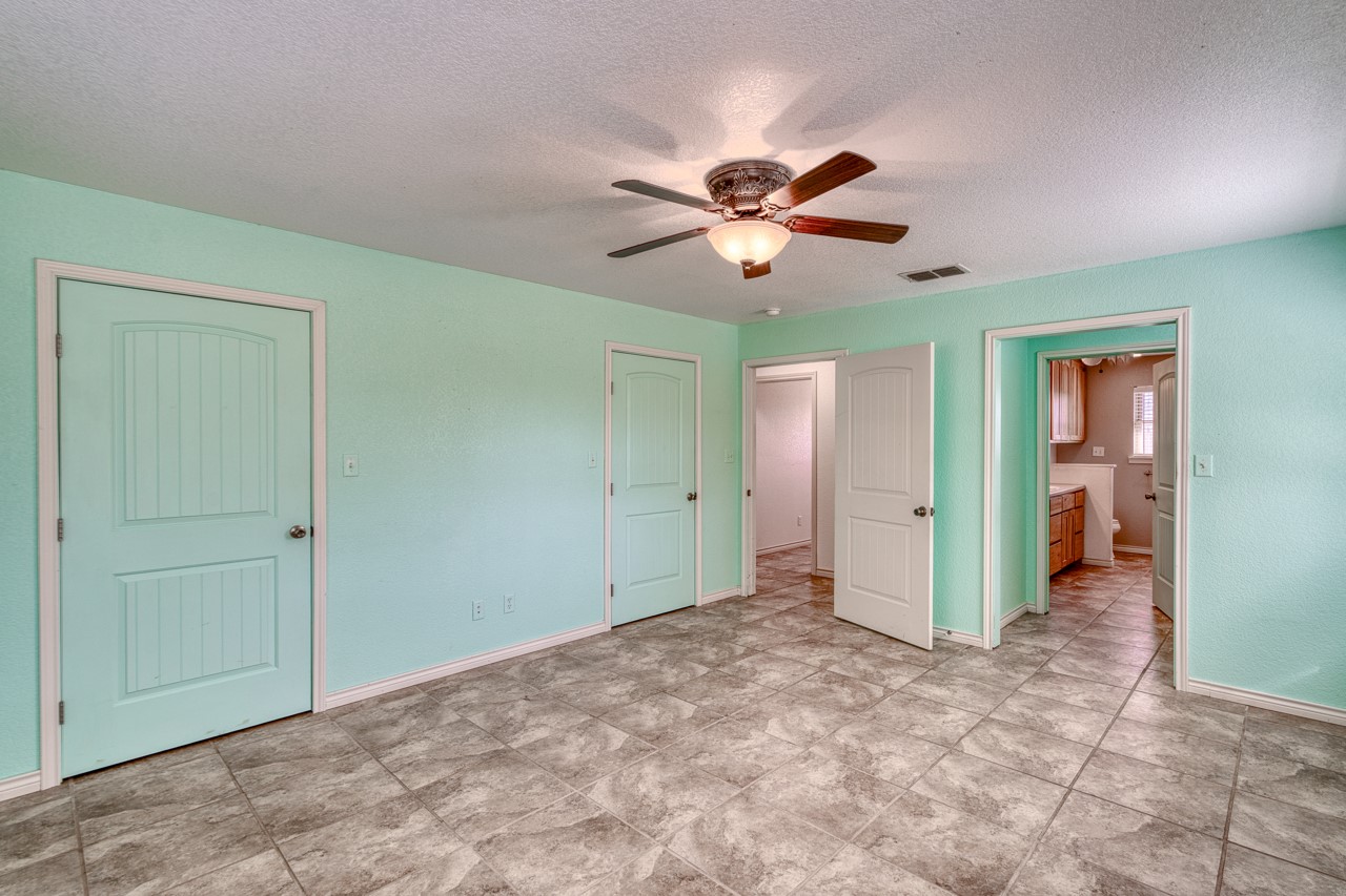1129 Lonesome Loop Blanco, TX 78606 - Photo 18 of 40