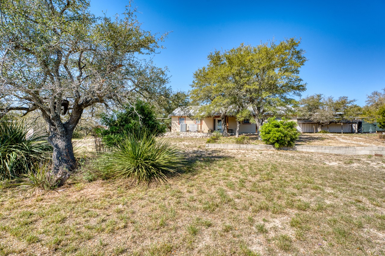 1129 Lonesome Loop Blanco, TX 78606 - Photo 29 of 40