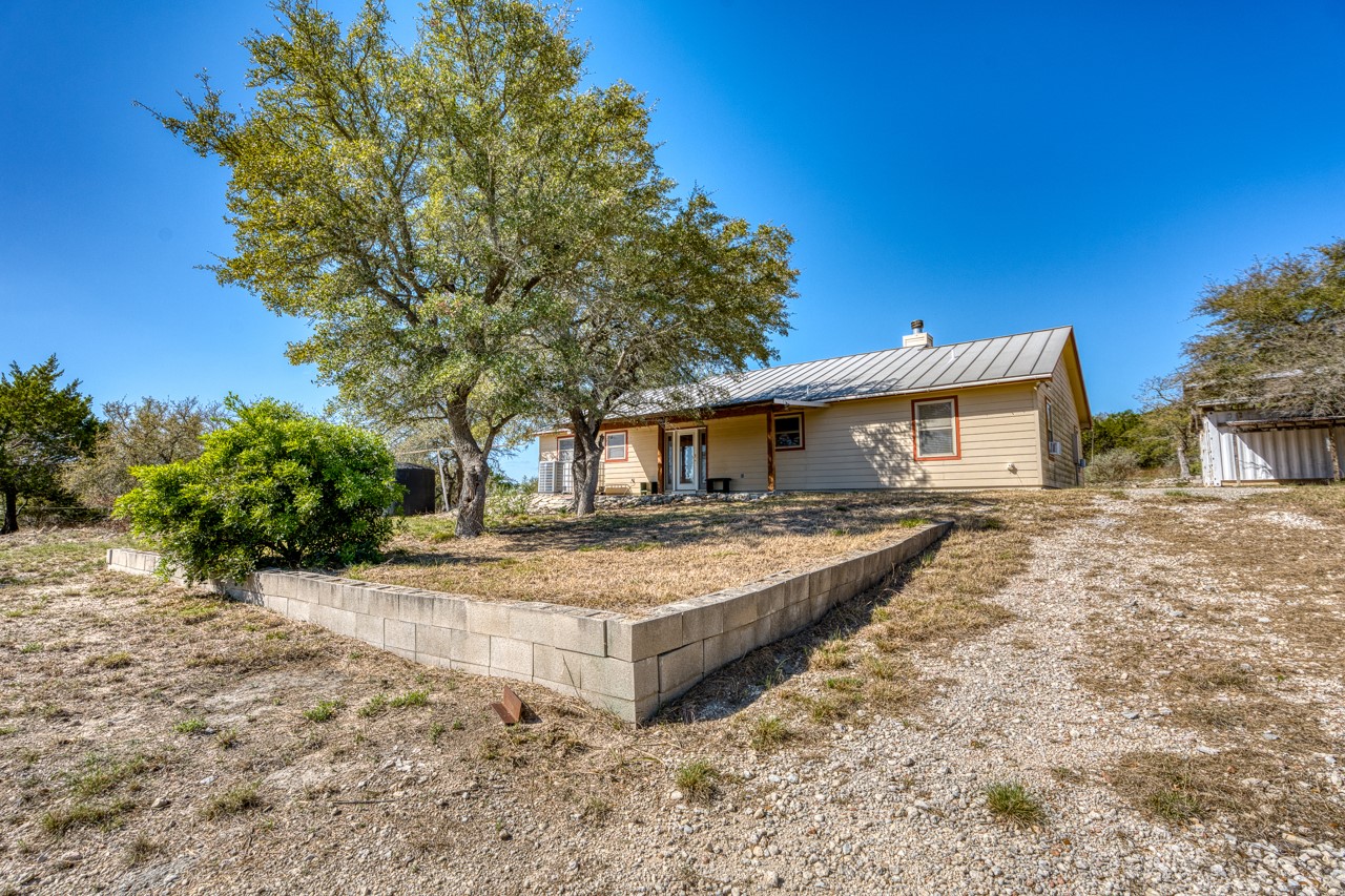 1129 Lonesome Loop Blanco, TX 78606 - Photo 31 of 40