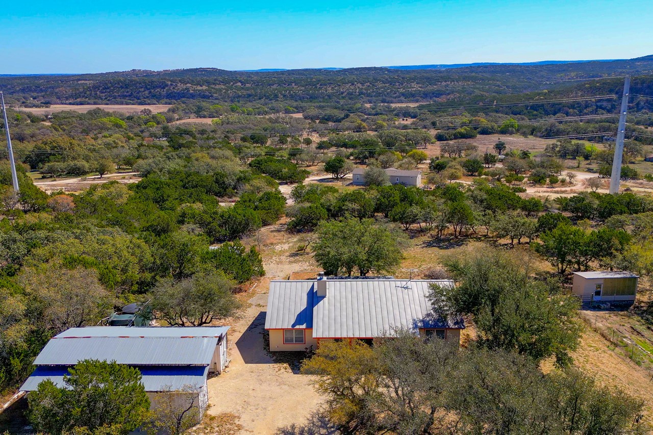 1129 Lonesome Loop Blanco, TX 78606 - Photo 36 of 40