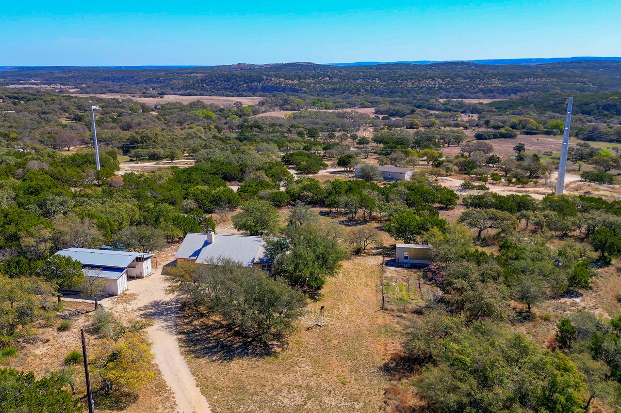 1129 Lonesome Loop Blanco, TX 78606 - Photo 37 of 40