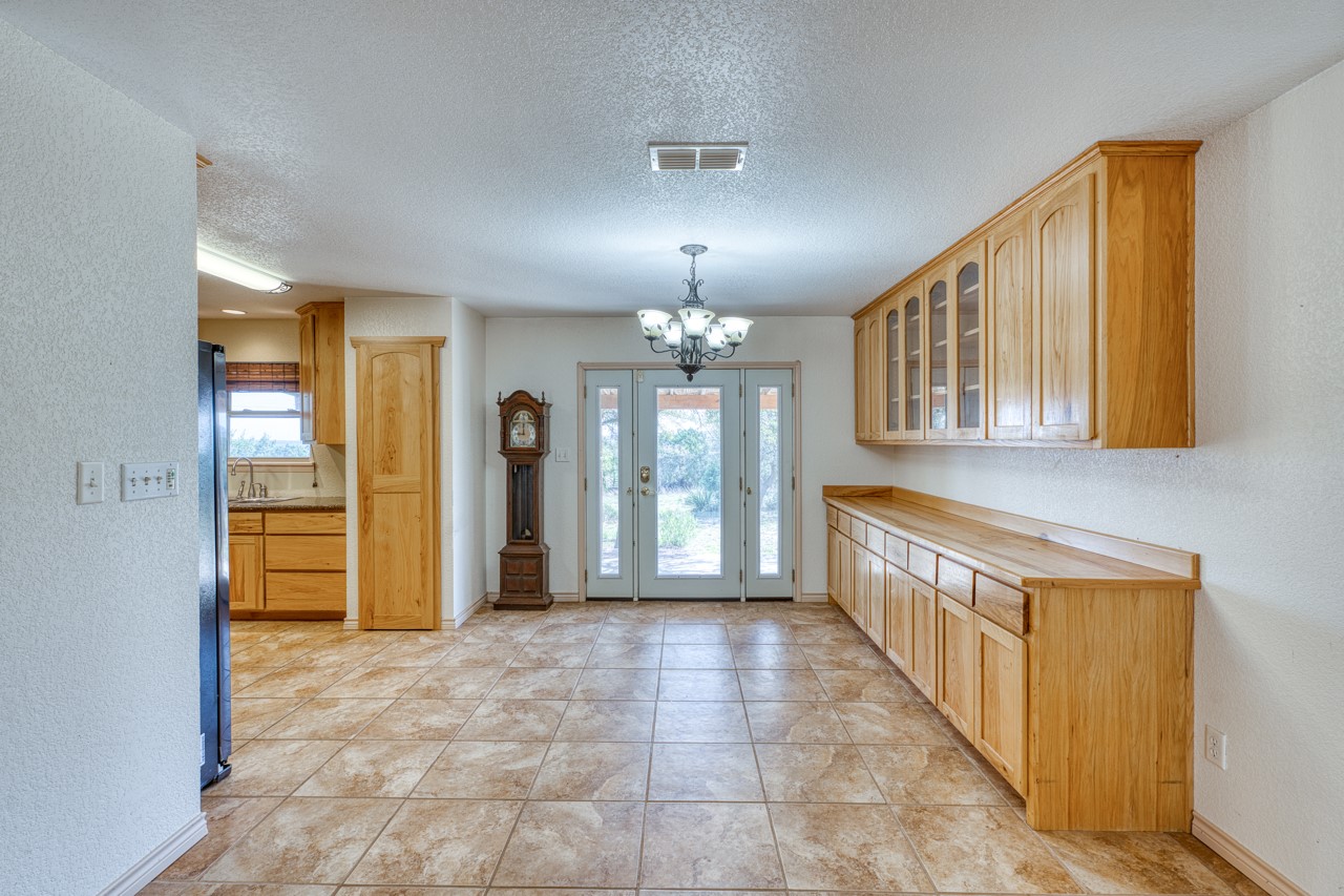 1129 Lonesome Loop Blanco, TX 78606 - Photo 8 of 40 Dining area