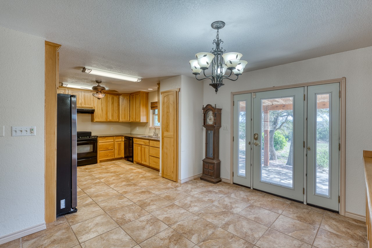 1129 Lonesome Loop Blanco, TX 78606 - Photo 9 of 40