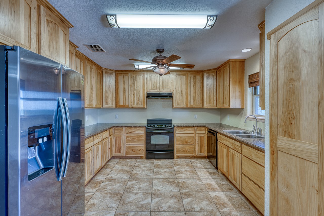 1129 Lonesome Loop Blanco, TX 78606 - Photo 10 of 40