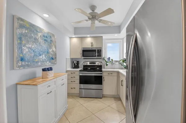 $549,000 | 3215 South Ocean Boulevard, Unit 702, Highland Beach, FL 33487