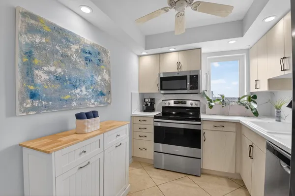 $549,000 | 3215 South Ocean Boulevard, Unit 702, Highland Beach, FL 33487