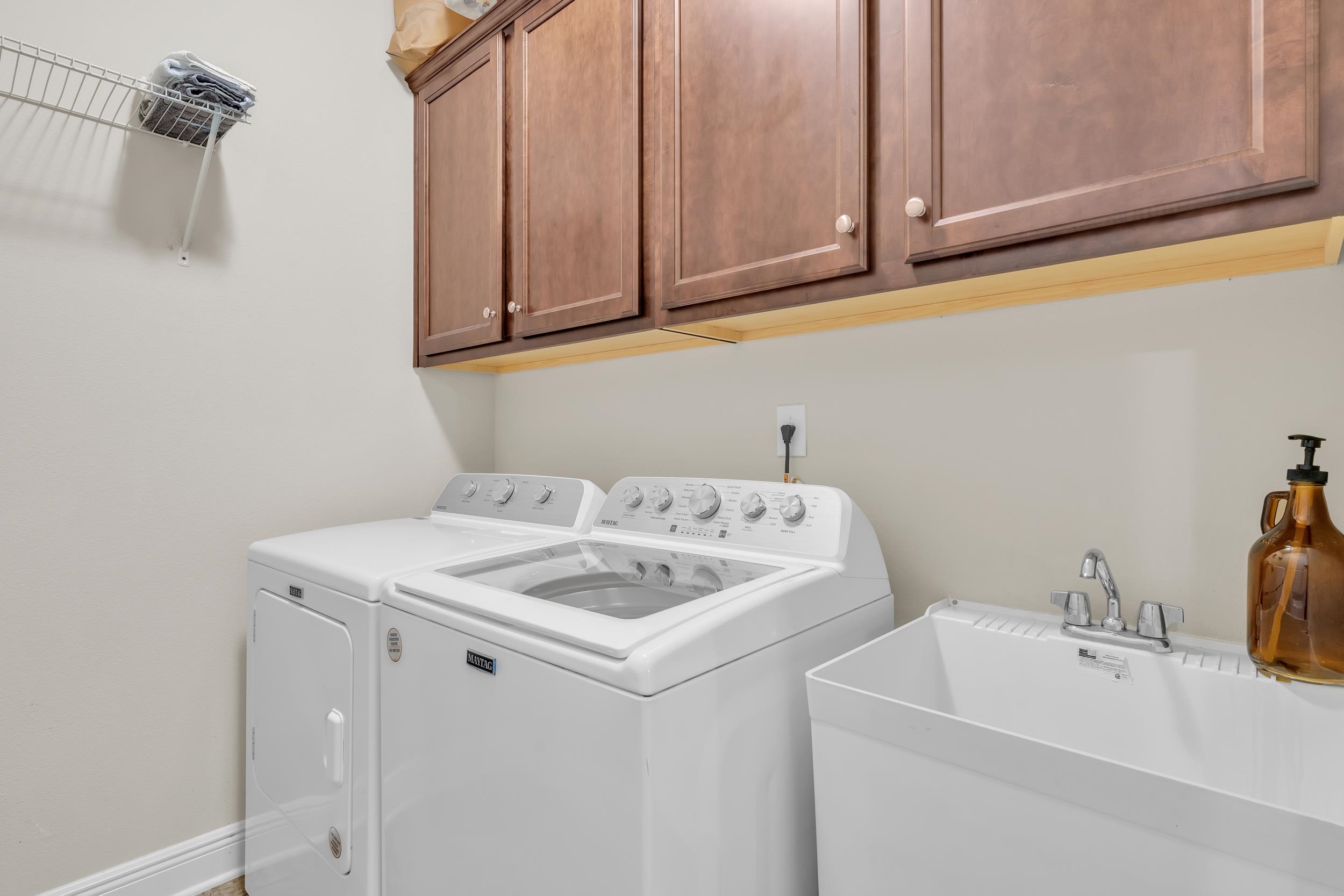 7109 Rocky Rd Loop Gulf Shores, AL 36542 - Photo 28 of 30 Laundry
