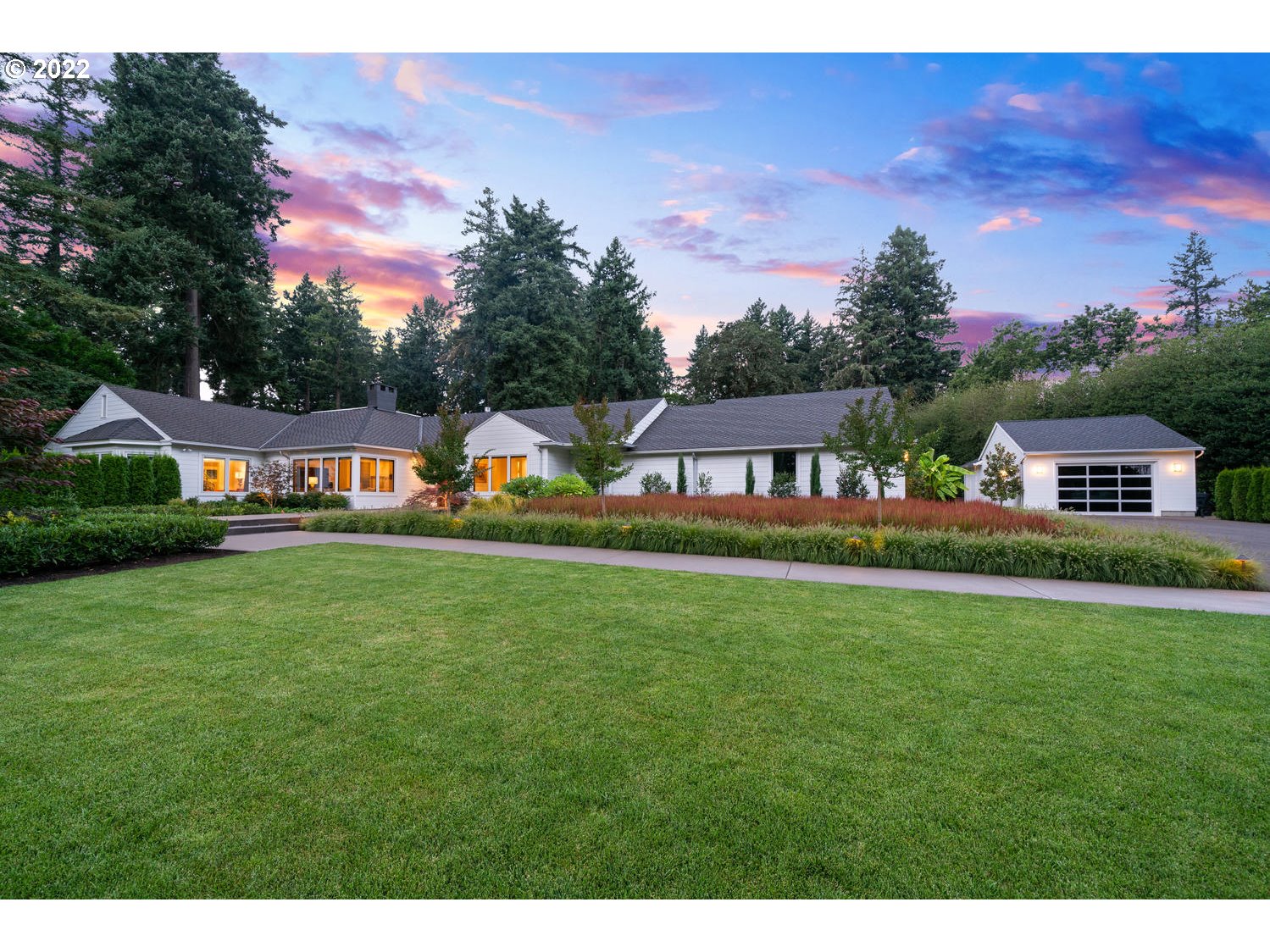 393 Southwest Edgecliff Road Portland, OR 97219 - Photo 11 of 12 Gallery Image 11