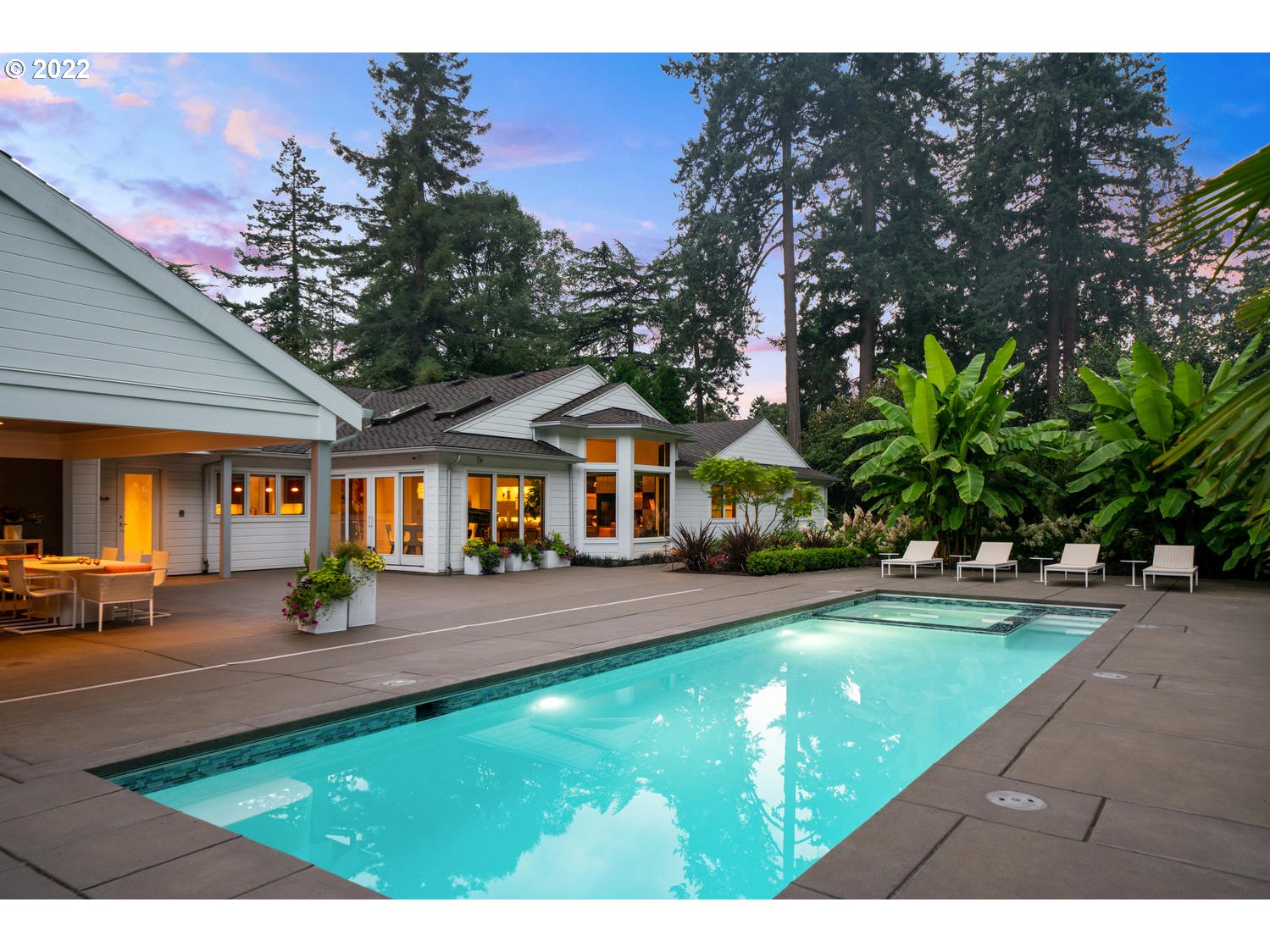 393 Southwest Edgecliff Road Portland, OR 97219 - Photo 3 of 12 Gallery Image 3