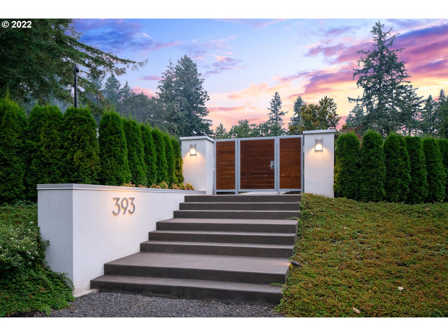 393 Southwest Edgecliff Road Portland, OR 97219 - Photo 5 of 12 Gallery Image 5