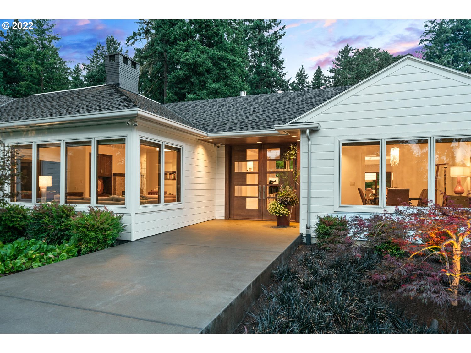 393 Southwest Edgecliff Road Portland, OR 97219 - Photo 6 of 12 Gallery Image 6