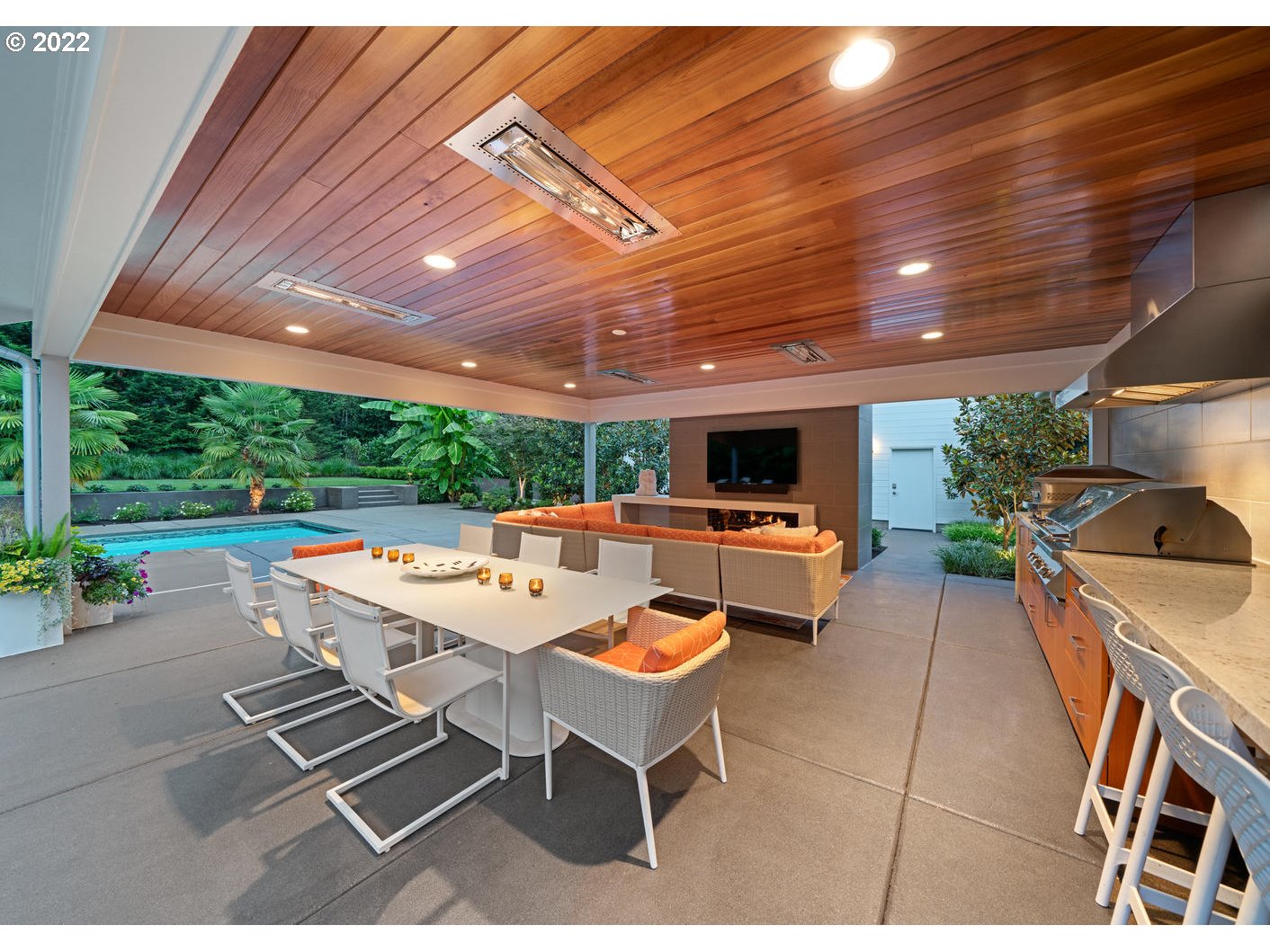 393 Southwest Edgecliff Road Portland, OR 97219 - Photo 7 of 12 Gallery Image 7