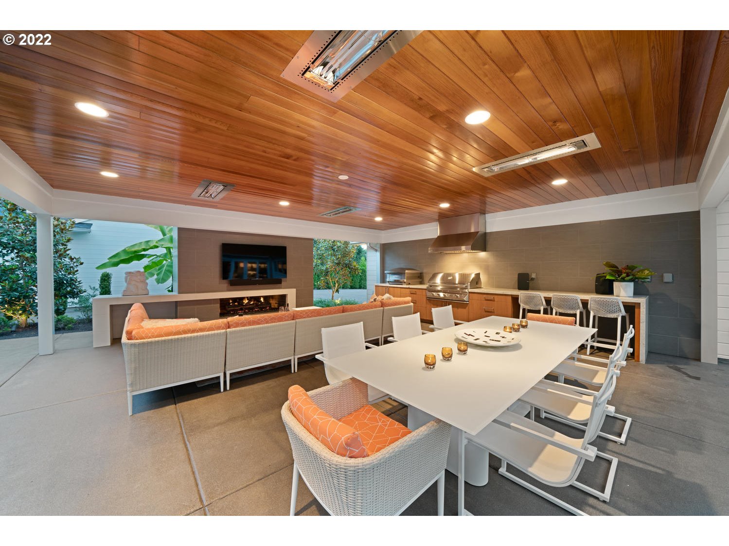 393 Southwest Edgecliff Road Portland, OR 97219 - Photo 8 of 12 Gallery Image 8