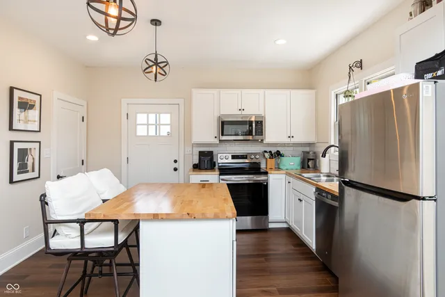 $2,200 | 405 Keystone Avenue, Unit 405, Indianapolis, IN 46201