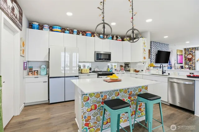 $949,950 | 22505 70th Place West, Mountlake Terrace, WA 98043