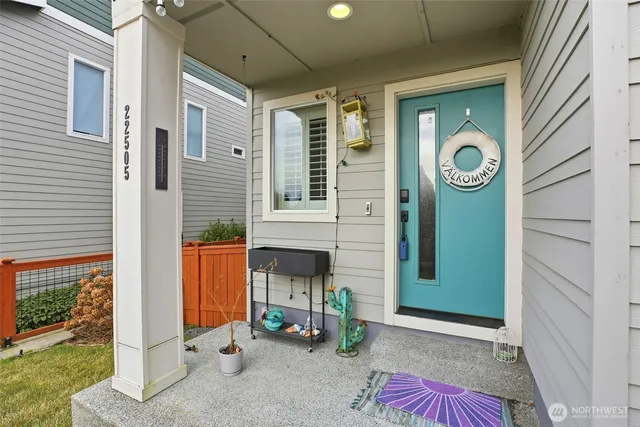 $949,950 | 22505 70th Place West, Mountlake Terrace, WA 98043