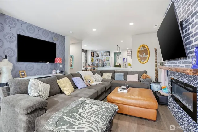 $949,950 | 22505 70th Place West, Mountlake Terrace, WA 98043