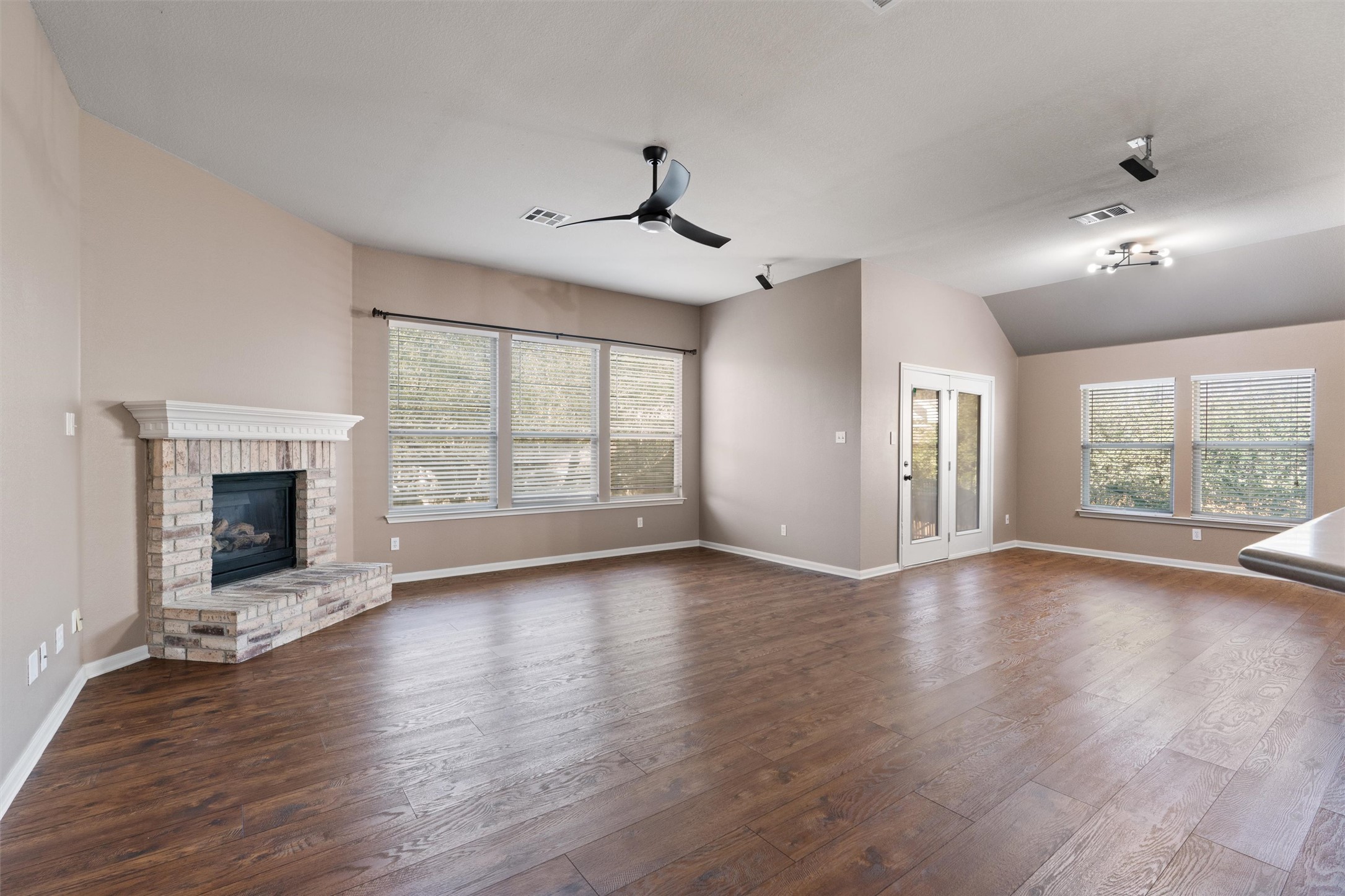 407 Red Hawk Drive Leander, TX 78641 - Photo 12 of 34