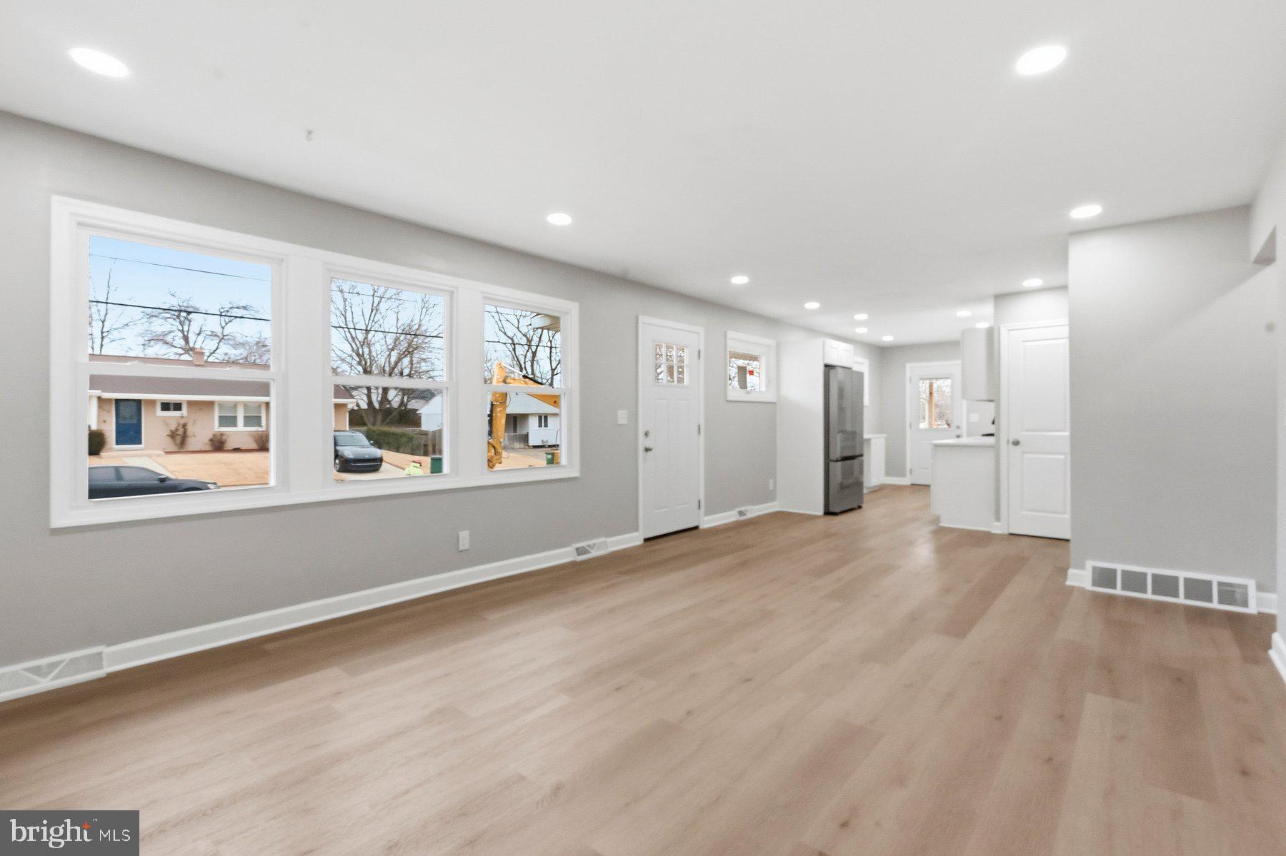 642 Andrews Road Aberdeen, MD 21001 - Photo 2 of 36 Living Room