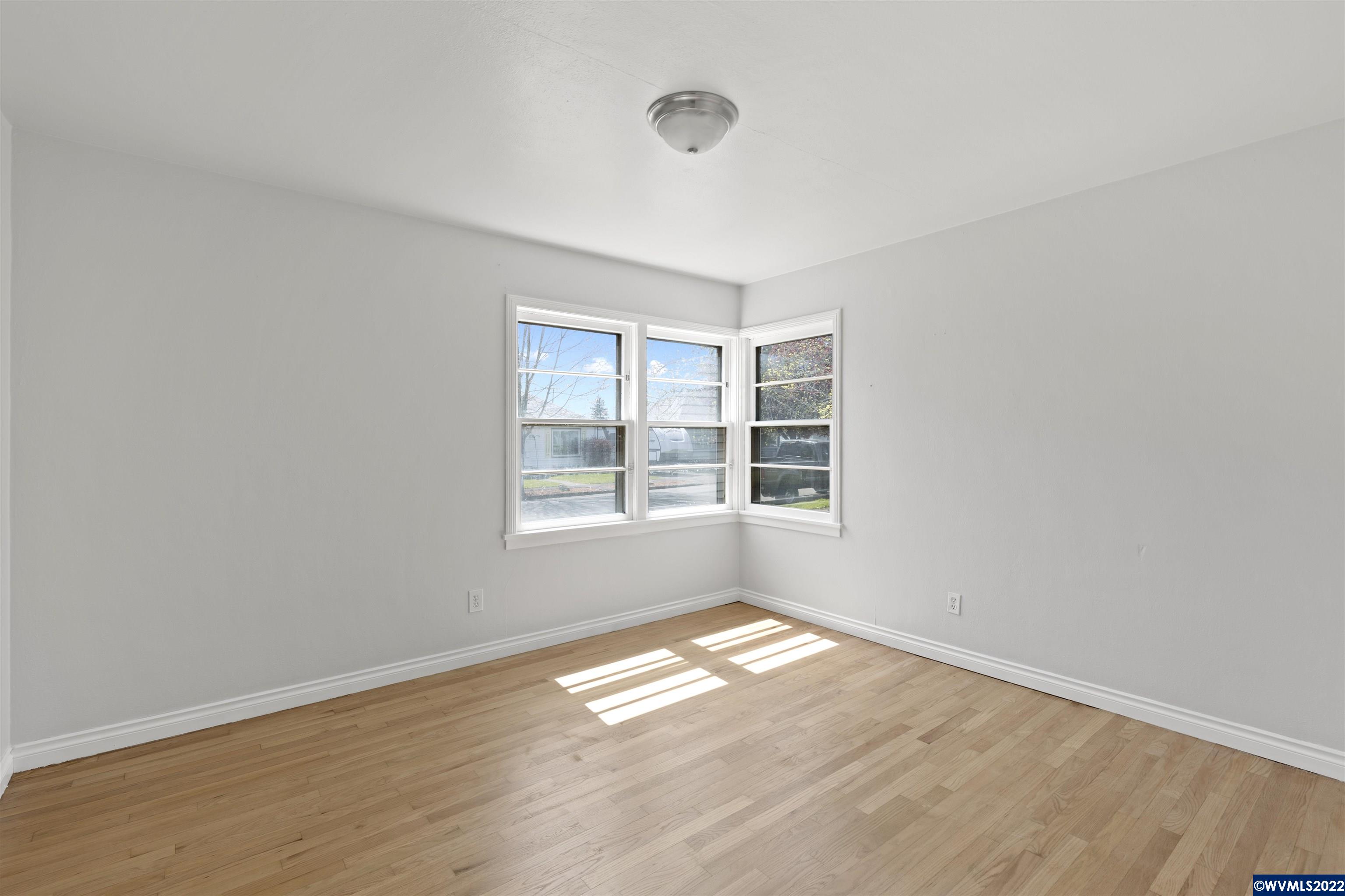 1089 Southwest 14th Avenue Albany, OR 97321 - Photo 9 of 21 Gallery Image 9