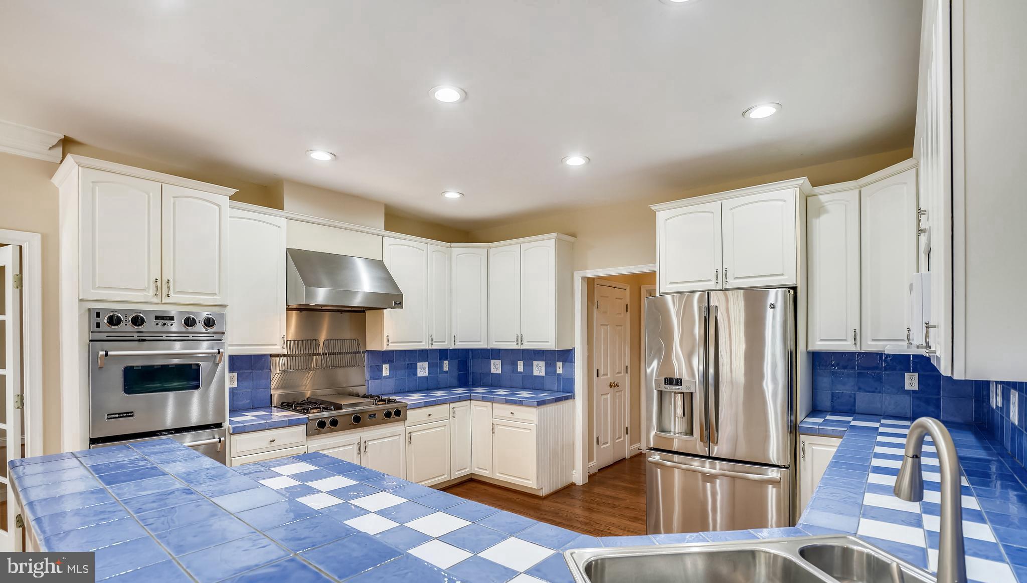 11862 Simpson Road Clarksville, MD 21029 - Photo 12 of 58 Abundance of cabinets, stainless appliances