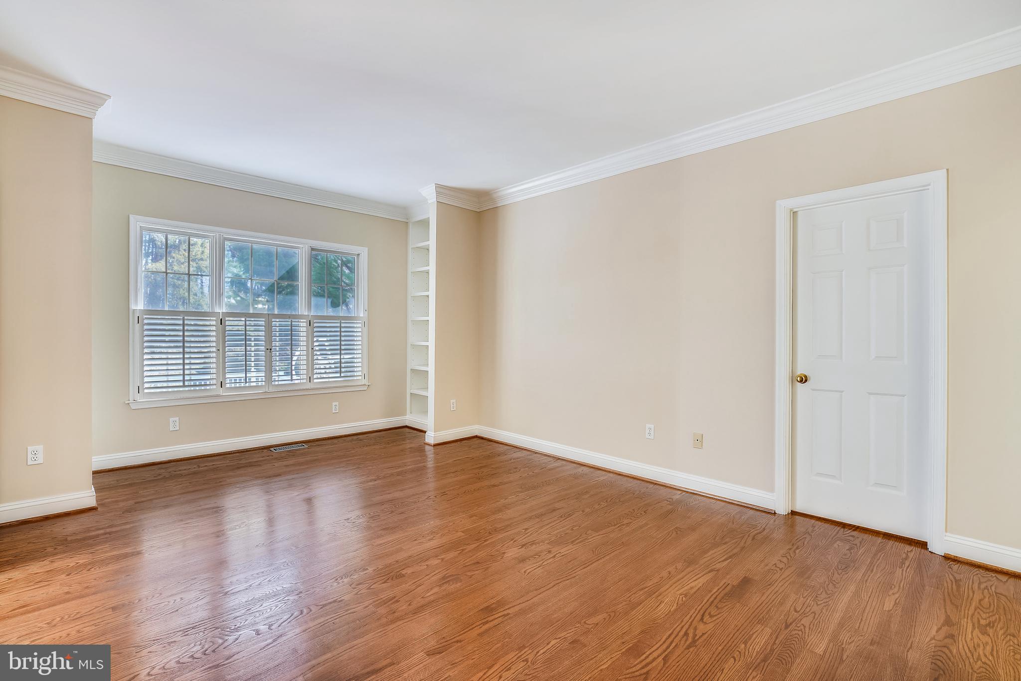 11862 Simpson Road Clarksville, MD 21029 - Photo 20 of 58 Main level Primary Bedroom with built ins
