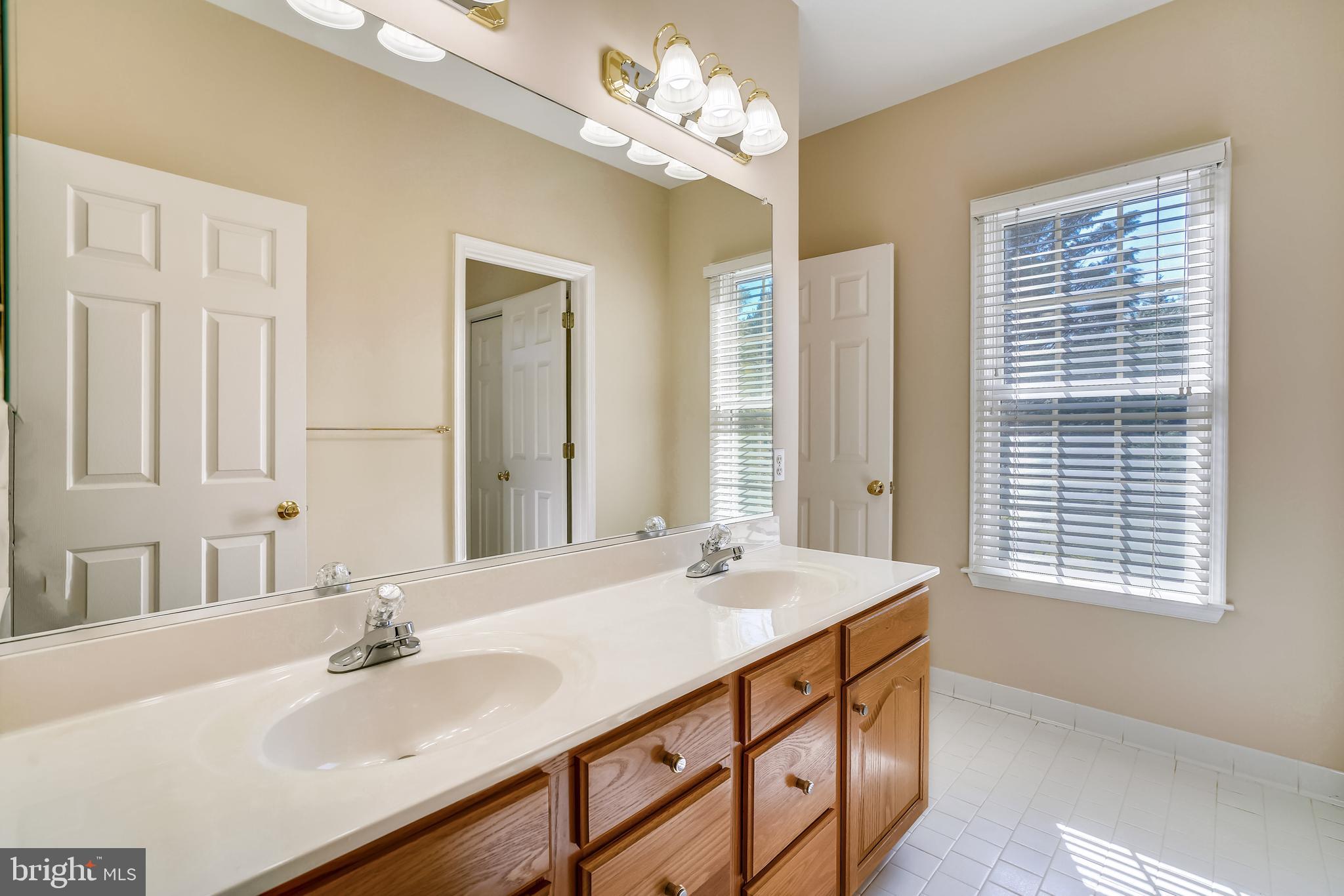 11862 Simpson Road Clarksville, MD 21029 - Photo 30 of 58 Jack & Jill Bath with dual sinks