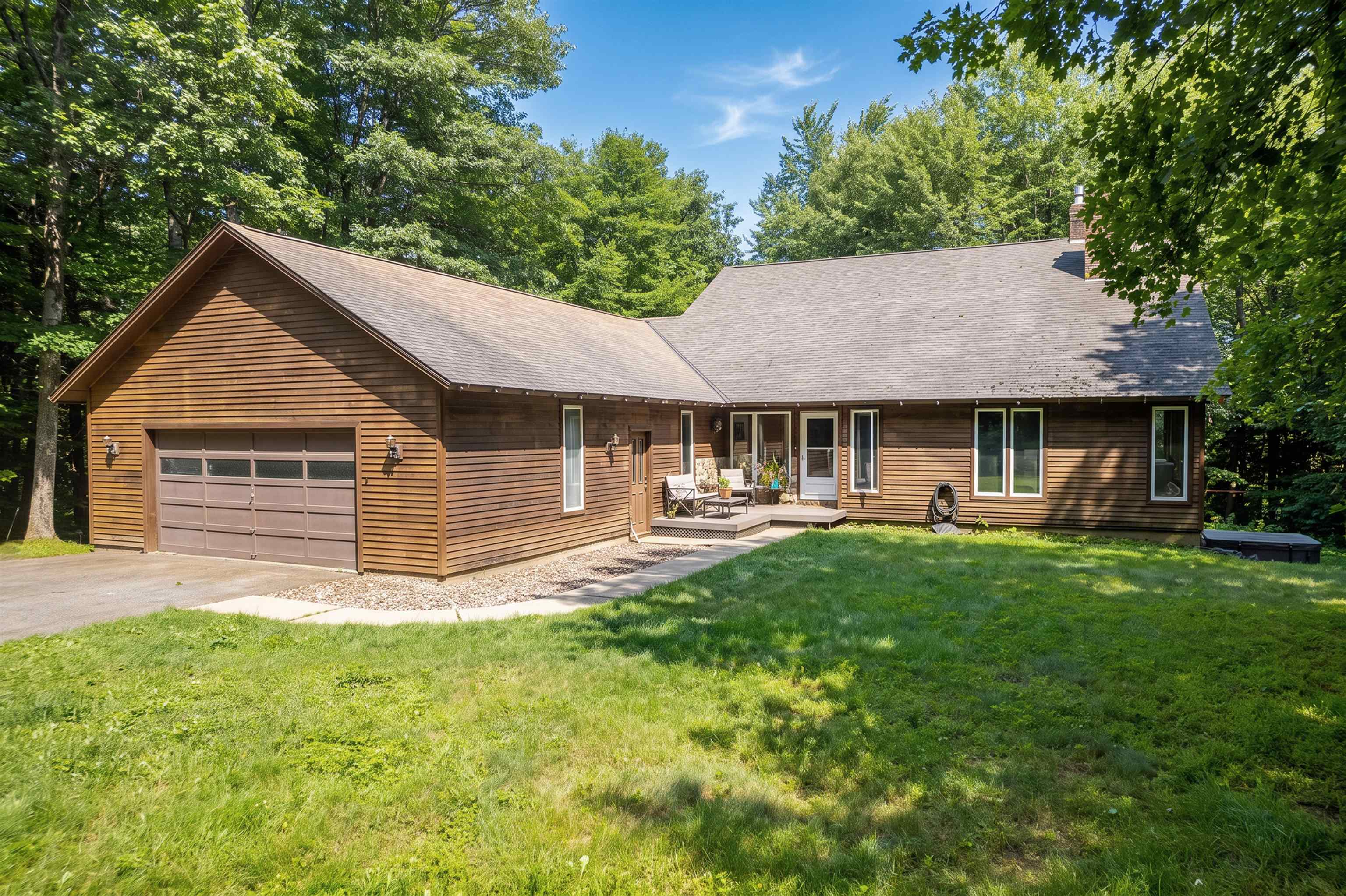 651 Colonial Drive Rutland Town, VT 05701 - Photo 3 of 34