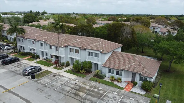 $2,949 | 719 Northwest 208th Way, Unit 719, Pembroke Pines, FL 33029