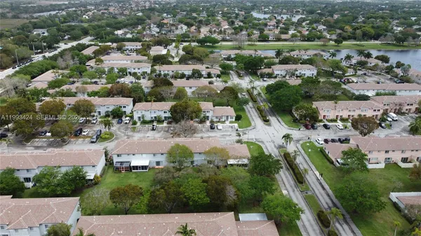 $2,949 | 719 Northwest 208th Way, Unit 719, Pembroke Pines, FL 33029