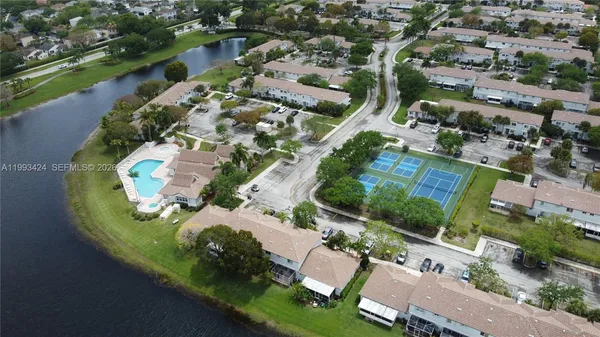 $2,949 | 719 Northwest 208th Way, Unit 719, Pembroke Pines, FL 33029