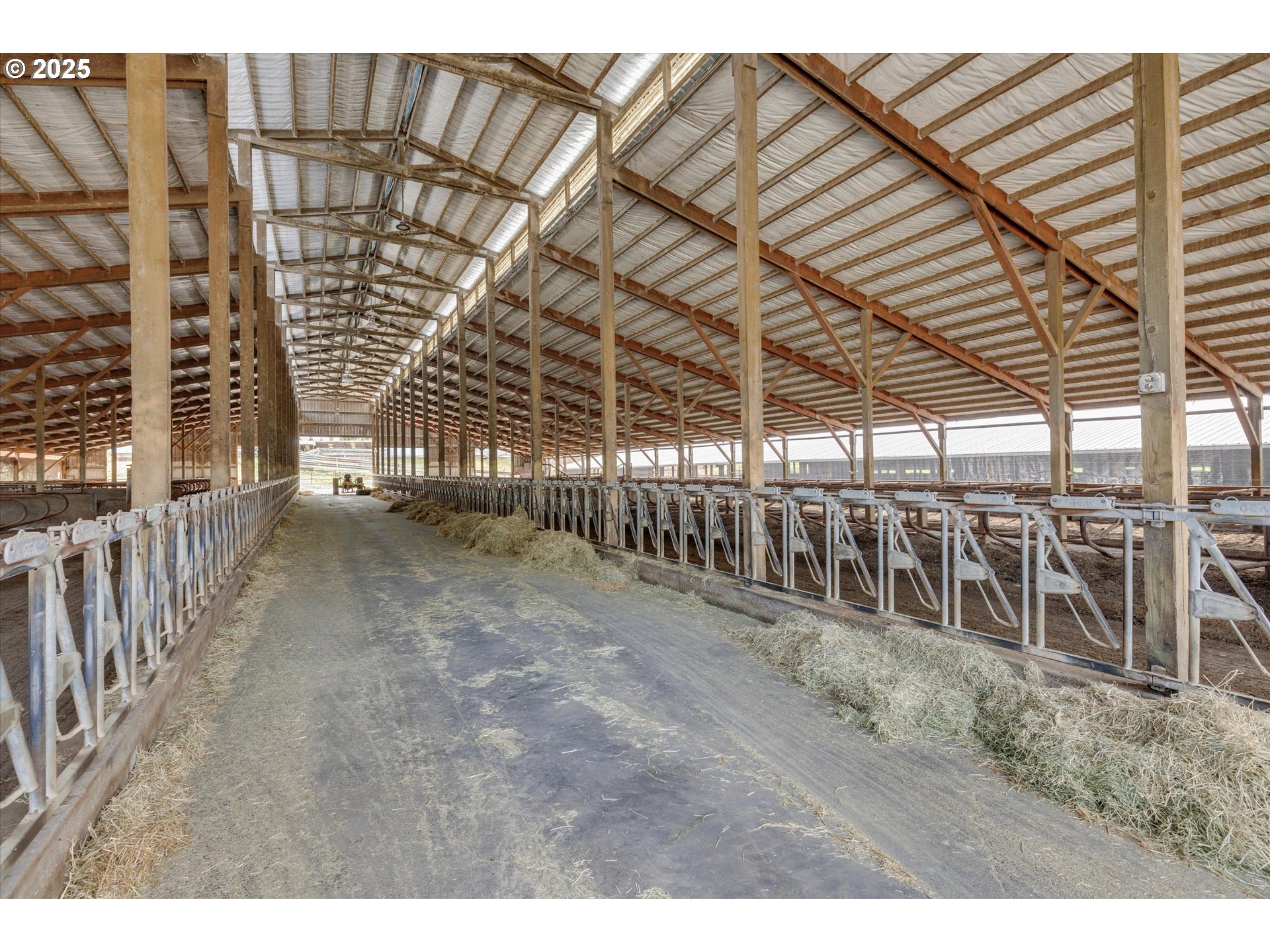 21303 South Central Point Road Oregon City, OR 97045 - Photo 19 of 48 a view of entryway