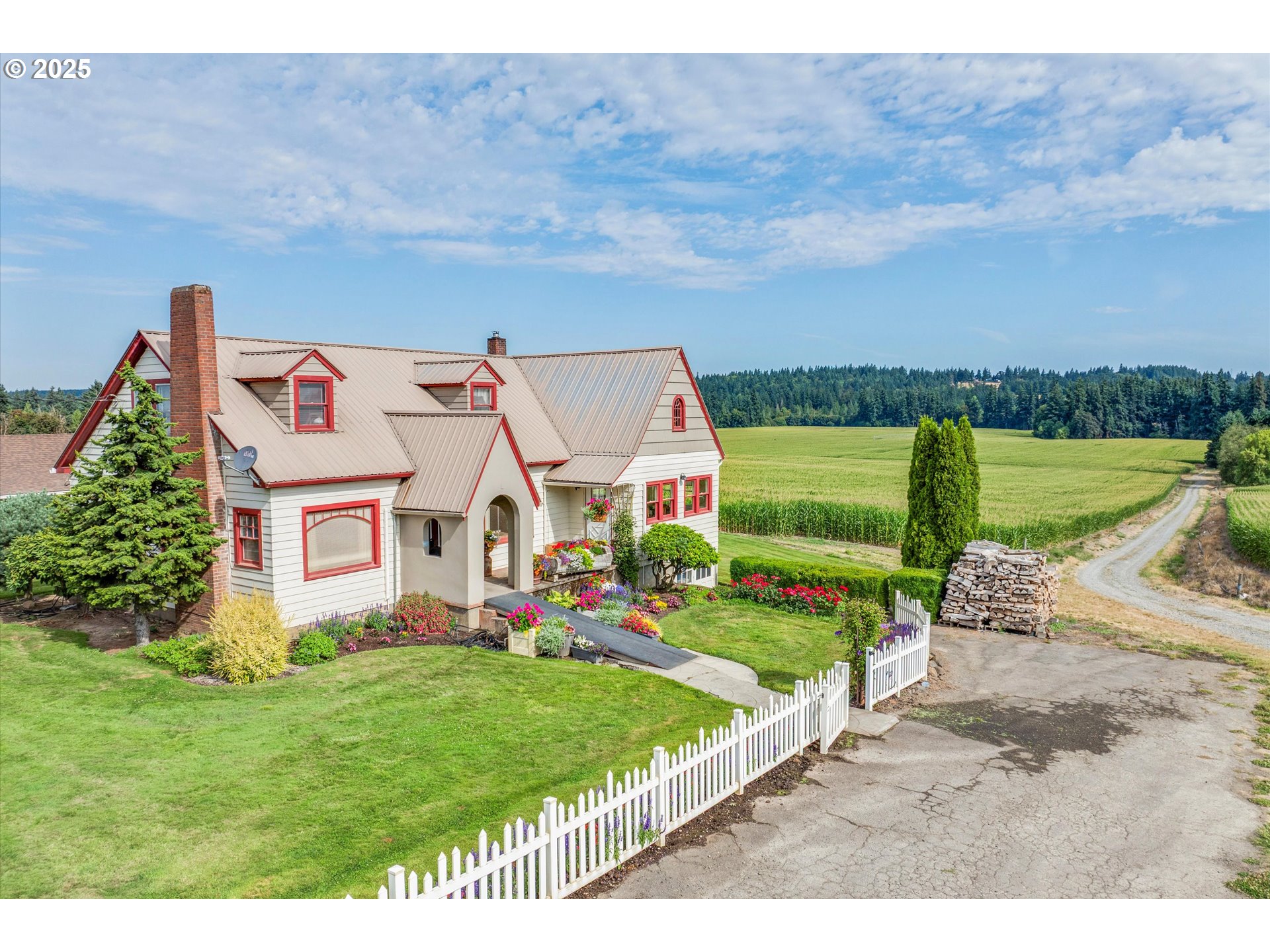 21303 South Central Point Road Oregon City, OR 97045 - Photo 2 of 48 a front view of a house with garden