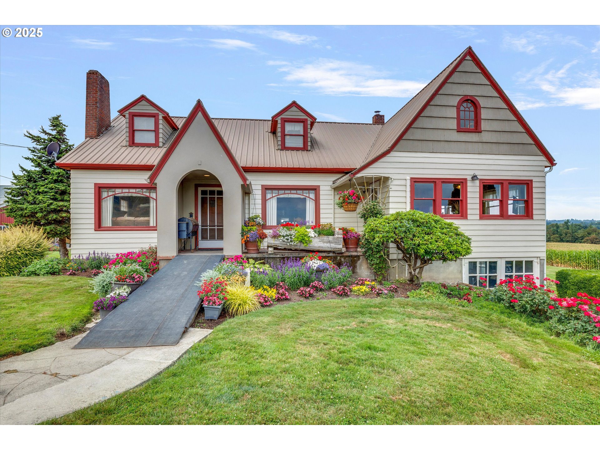 21303 South Central Point Road Oregon City, OR 97045 - Photo 32 of 48 a front view of house with yard and green space