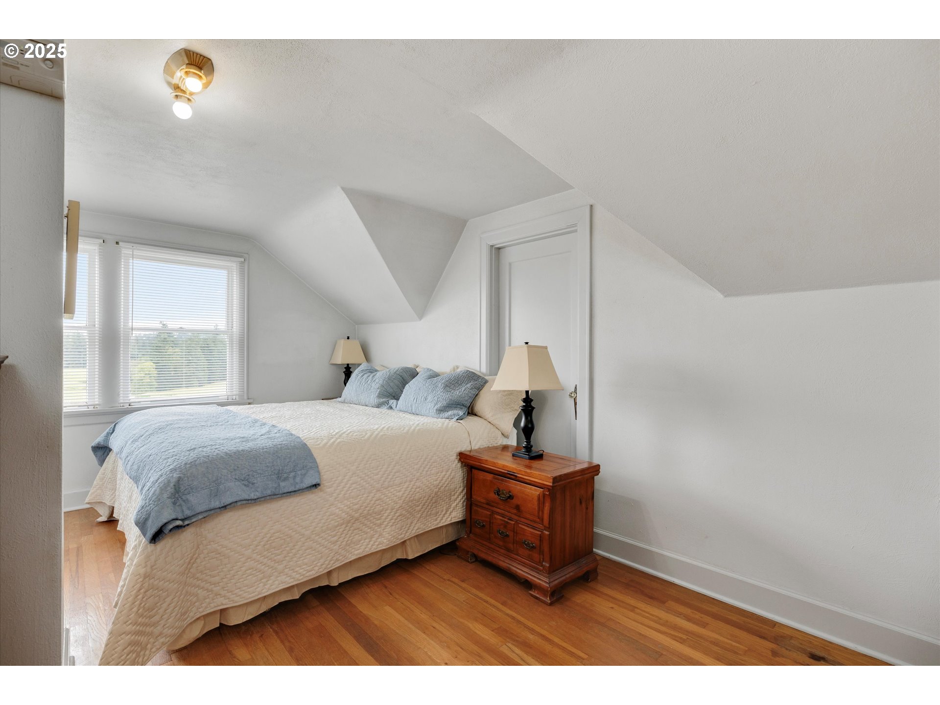 21303 South Central Point Road Oregon City, OR 97045 - Photo 44 of 48 a bedroom with a bed and window