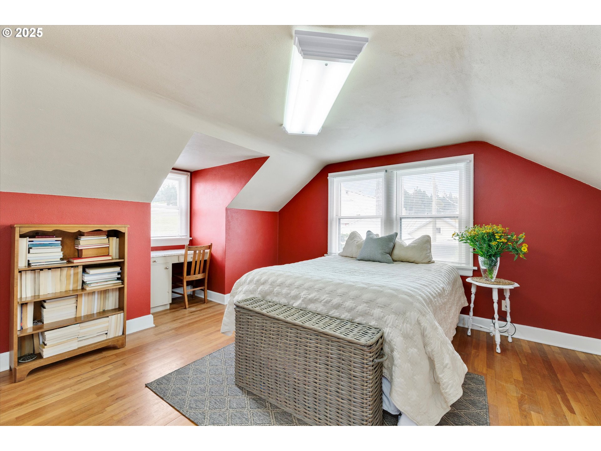 21303 South Central Point Road Oregon City, OR 97045 - Photo 45 of 48 a living room with furniture and a window