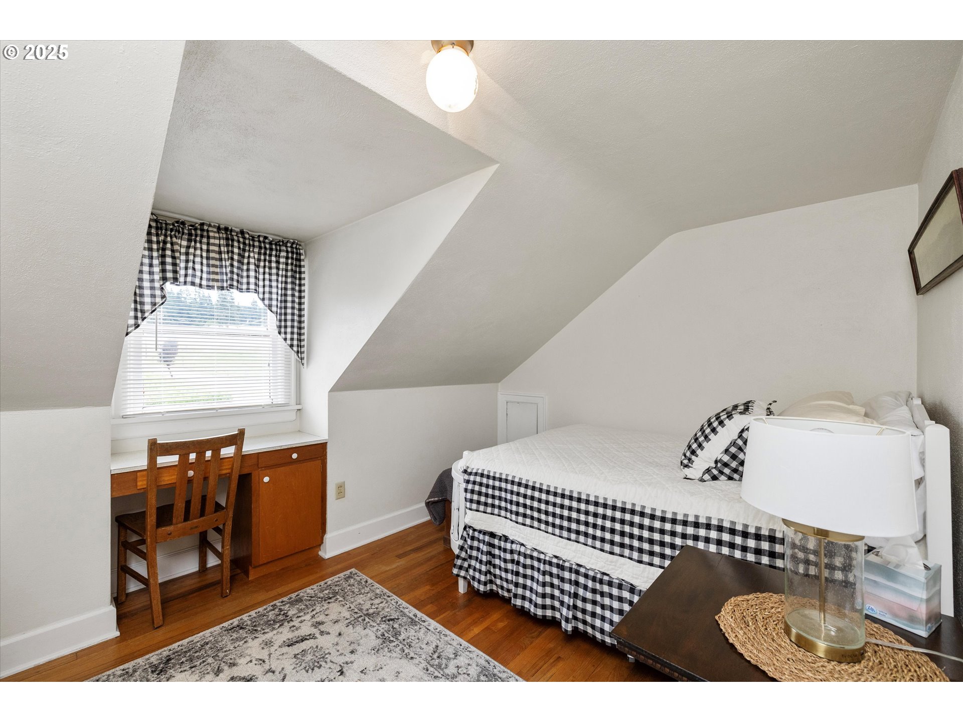 21303 South Central Point Road Oregon City, OR 97045 - Photo 46 of 48 a view of room with furniture