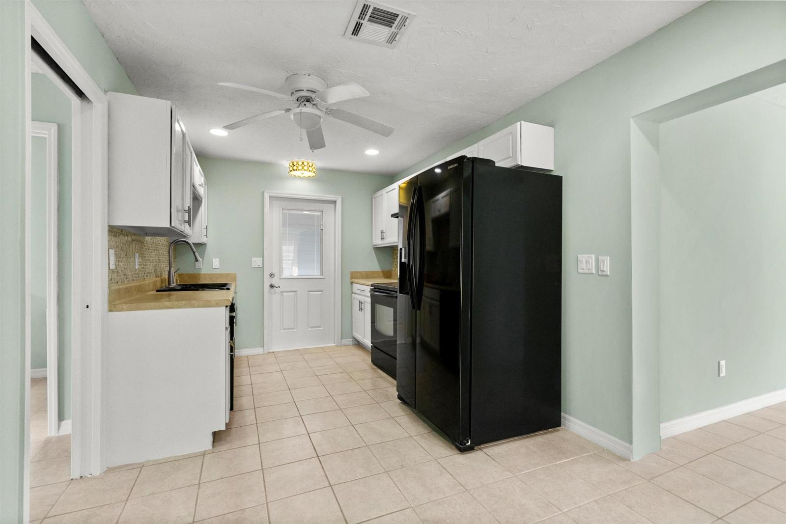 433 East Weatherbee Road Fort Pierce, FL 34982 - Photo 12 of 22 12-purecolor vn - IMG_0682