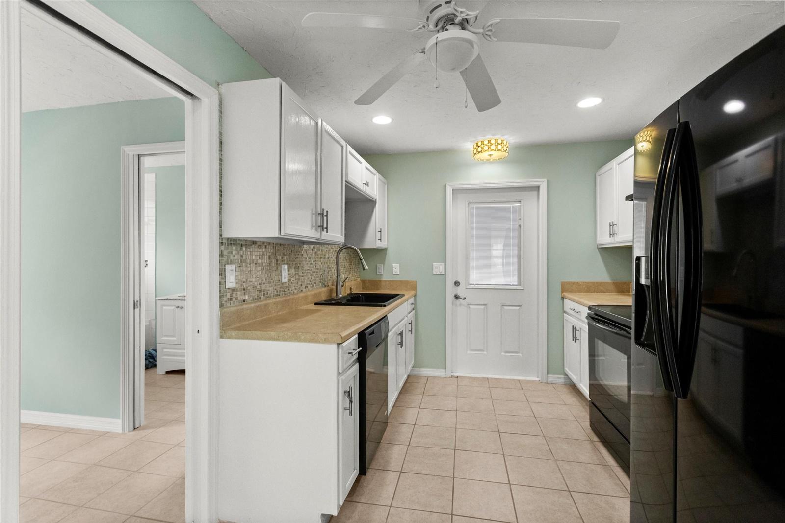 433 East Weatherbee Road Fort Pierce, FL 34982 - Photo 13 of 22 13-purecolor vn - IMG_0689