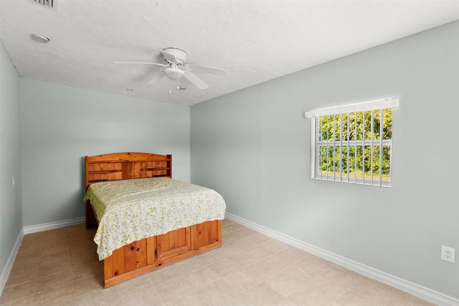 433 East Weatherbee Road Fort Pierce, FL 34982 - Photo 10 of 22 10-purecolor vn - IMG_0668