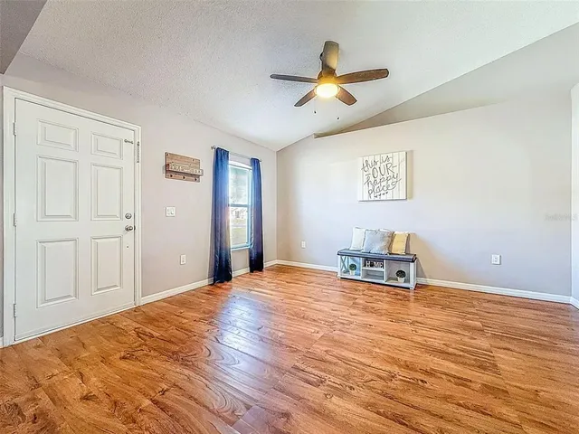 a view of a livingroom with a workspace