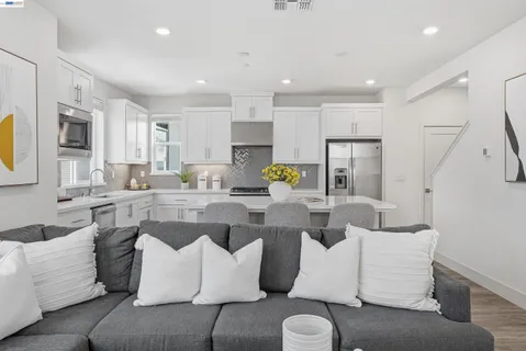 $1,250,000 | 9137 Seawind Way, Newark, CA 94560