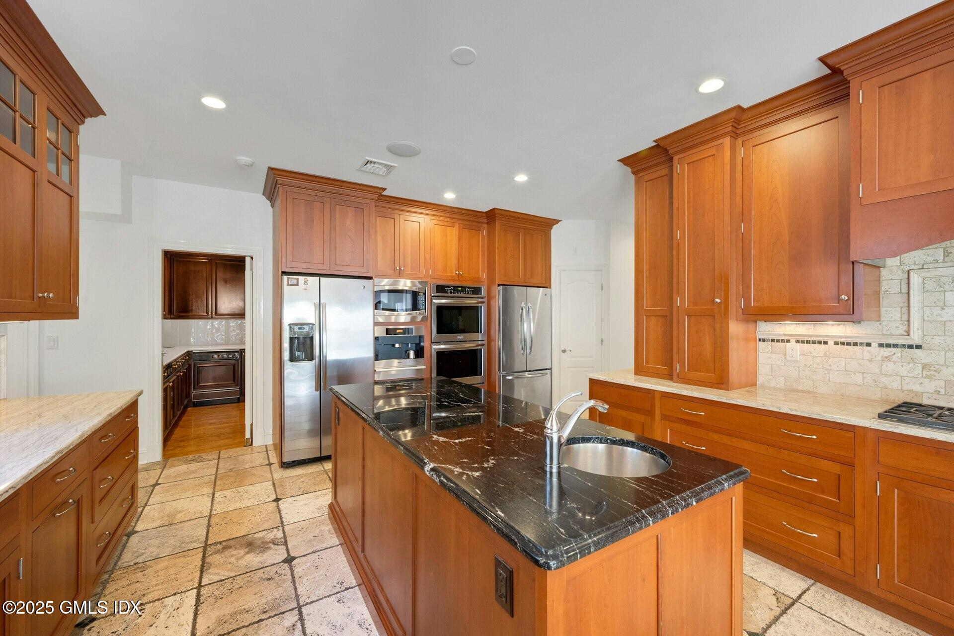 39 Running Brook Lane New Canaan, CT 06840 - Photo 6 of 40 12A