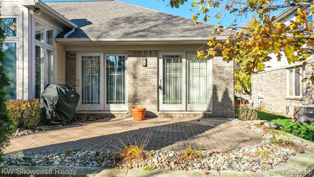 356 Daylily Drive Rochester Hills, MI 48307 - Photo 3 of 35