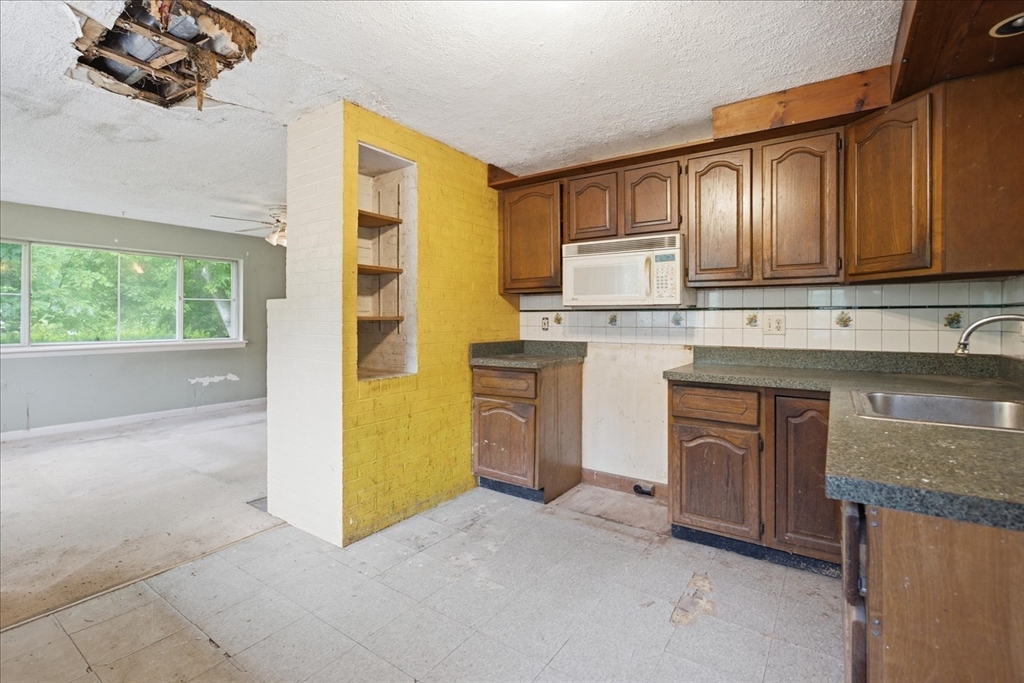 40 Maple Street Holliston, MA 01746 - Photo 9 of 22